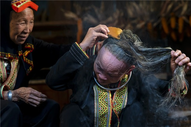 Photo de la collection documentant le rituel du son dâu de l’ethnie Dao Lù Gang, prise par le photographe Pham Quôc Dung. Photo: Pham Quôc Dung son-dau.jpg