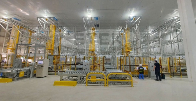 Dans un entrepôt à alimentation lithium intégrée. Photo : Etek dans-un-entrepot-a-alimentation-lithium-integree.jpg