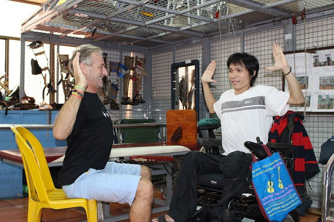 Maison Chance fait partie des rares structures au Vietnam qui mettent en place des séances d’hydrothérapie pour les personnes handicapées. Photo: maison-chance.org seances-dhydrotherapie.jpg