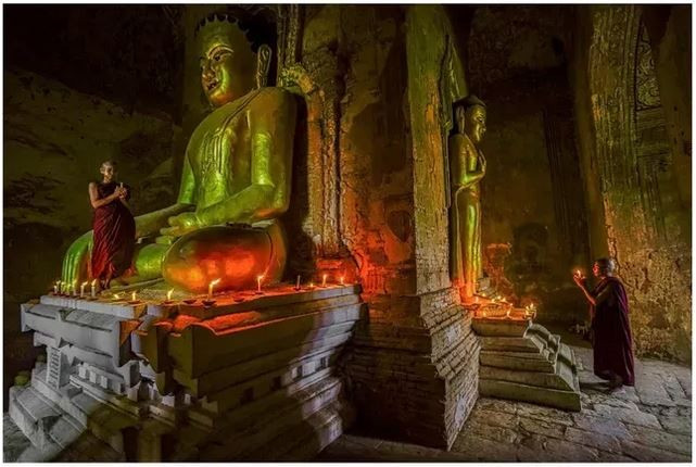 «Illumination de la grotte du Bouddha». Photo : Nguyên Thi Hông Lan photo-nguyen-thi-hong-lan.jpg