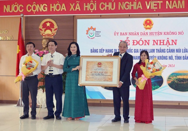 Cérémonie de remise du certificat de classement du site naturel de volcan Nâm B'Lang à Dak Nông. Photo: VNA site-nam-blang.jpg