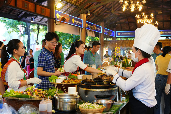 La cuisine est un véritable passeport pour découvrir Hô Chi Minh-Ville, ses traditions et ses saveurs. Photo: baotintuc.vn baotintucvn.jpg