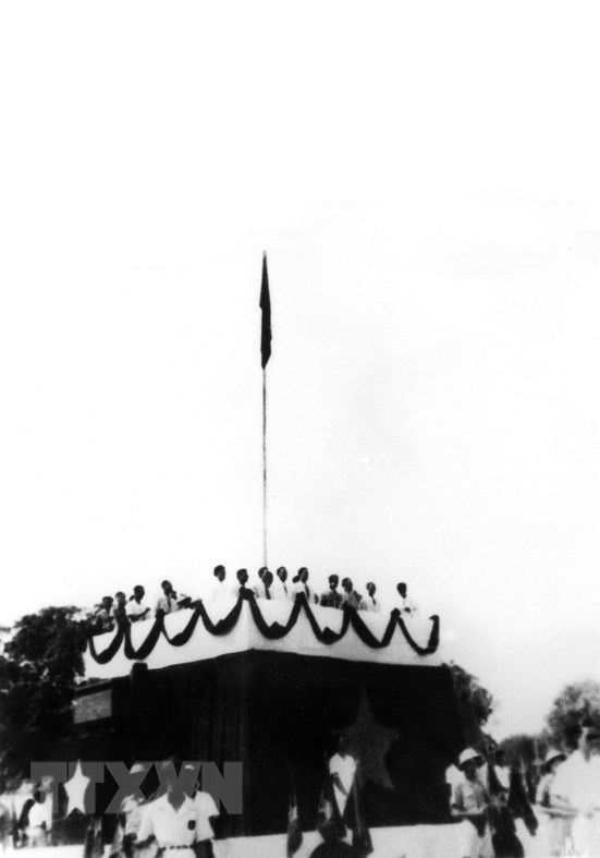 Le 2 septembre 1945, sur la place Ba Dinh à Hanoï, le président Hô Chi Minh a proclamé l'indépendance, donnant naissance à la République démocratique du Vietnam - l'actuelle République socialiste du Vietnam. Photos d'archives: VNA president-ho-chi-minh.jpg