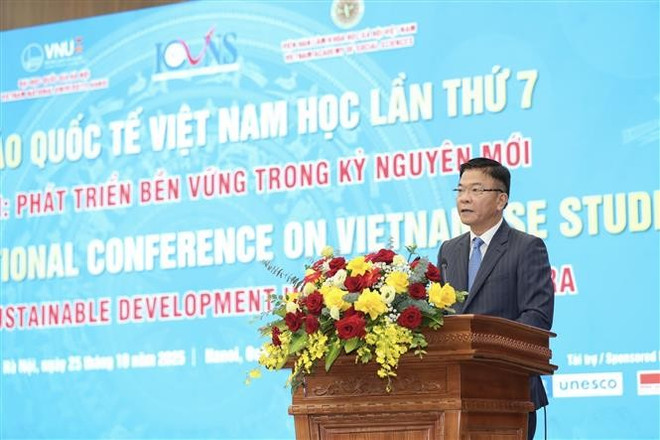 Le vice-Premier ministre Lê Thành Long prononce un discours lors de la conférence. Photo : VNA le-thanh-long.jpg