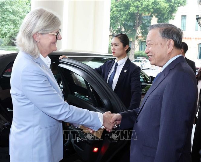 Le secrétaire général du Parti communiste du Vietnam (PCV), Tô Lâm (à droite) serre la main de la gouverneure générale d’Australie, Sam Mostyn, à Hanoi, le 10 septembre. Photo: VNA to-lam-sam-mostyn-vna.jpg