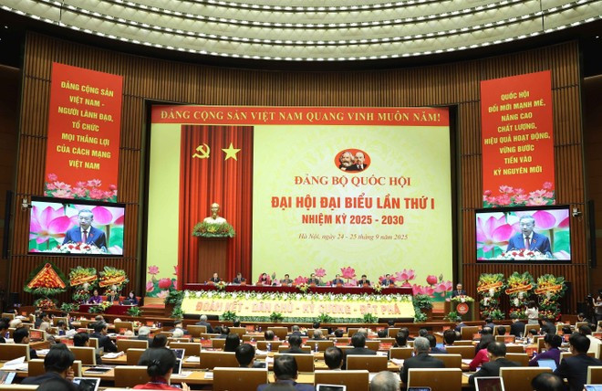 Vue d'ensemble du premier Congrès du Comité du Parti de l’Assemblée nationale, à Hanoi, le 25 septembre. Photo : VNA congres-du-comite-du-parti-de-lassemblee-nationale.jpg