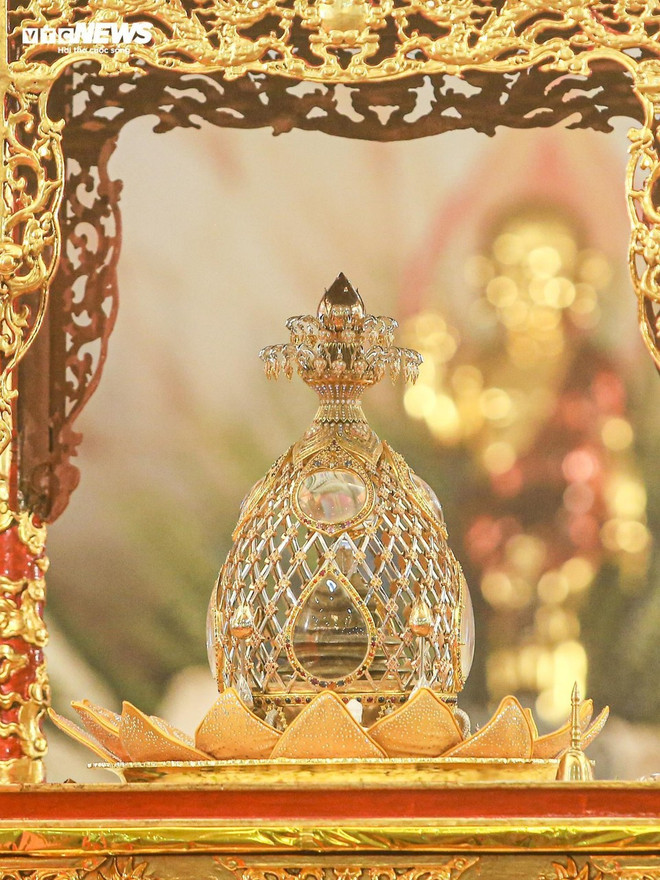 "Les reliques du Bouddha ont une valeur hautement symbolique. Elles sont considérées comme la manifestation physique du Bouddha lui-même". Photo: VTC reliques-de-bouddha-vtc.jpg