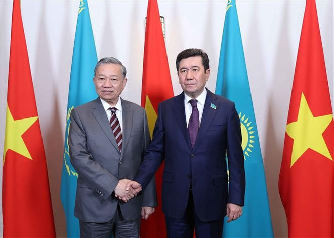 to-lam-yerlan-koshanov-vna.jpg