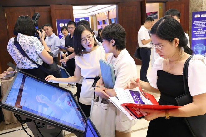 La transformation numérique et le développement du commerce électronique sont des moyens efficaces de pratiquer l'épargne. Photo : VNA transformation-numerique.jpg
