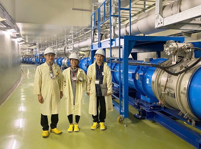 Le groupe de recherche en physique des neutrinos de l'IFIRSE collabore avec des collègues du KEK (Japon) dans le domaine du guidage de faisceaux de protons à haute énergie avec des systèmes magnétiques supraconducteurs spécialisés. Photo: CVN groupe-de-recherche-en-physique-des-neutrinos.jpg