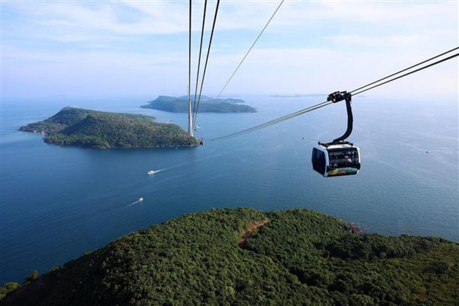 Câble téléphérique à l'île Hon Thom, à Phu Quôc (Sud). Photo : VNA cable-telepherique-a-lile-hon-thom.jpg