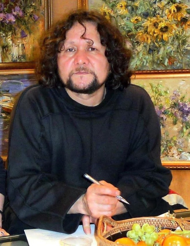 Le peintre Tuman Zhumabaev. Photo : Galerie Lilac le-peintre-tuman-zhumabaev-galerie-lilac.jpg