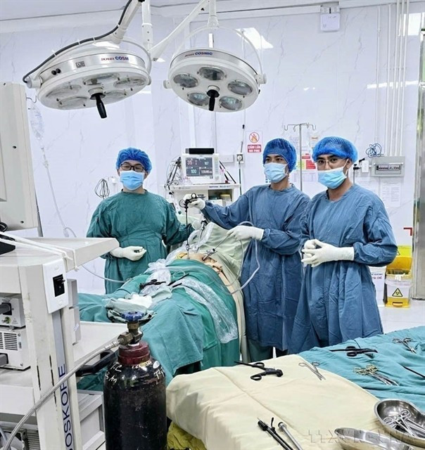 Un médecin du service d’obstétrique du centre médical de la ville de Thuân An, dans la province de Binh Duong, a réalisé avec succès trois opérations chirurgicales complexes en un seul après-midi d’octobre 2024, réaffirmant les normes professionnelles élevées du personnel médical des hôpitaux de district. Photo: VNA centre-medical-de-la-ville-de-thuan-an.jpg