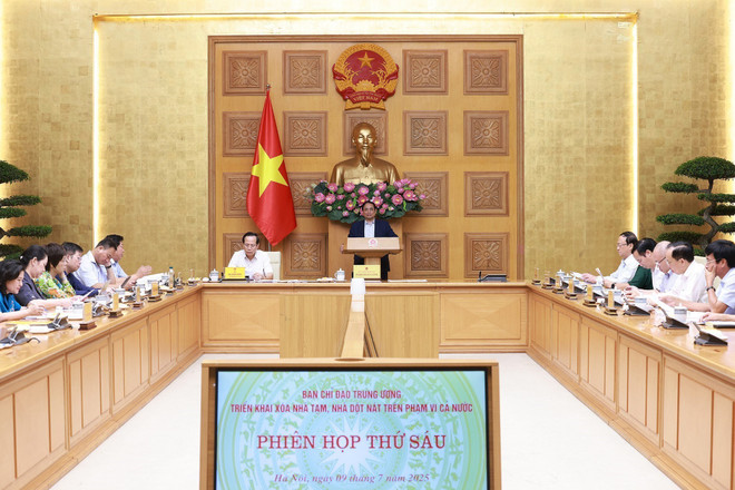 Vue d’ensemble de la 6e réunion du Comité central de pilotage pour l’élimination des logements précaires et vétustes à l’échelle nationale. Photo : VNA pham-minh-chinh-vna.jpg
