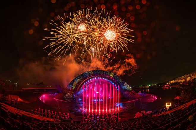 La scène de l’événement Coca-Cola impressionne avec une variété d’effets. Photo : Sun Group evenement-coca-cola.jpg