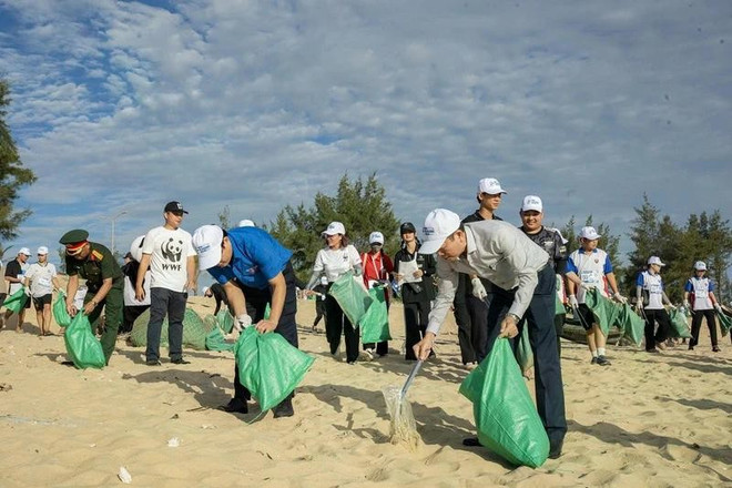 Environ 3,2 tonnes de déchets ont été collectées lors de l'événement Huê Plogging 2025. Photo : khamphahue lors-de-levenement-hue-plogging-2025.jpg