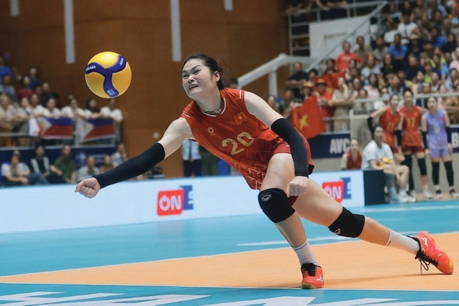 Action spectaculaire de la Vietnamienne Nguyên Thi Uyên pour sauver la balle. Photo : VNA nguyen-thi-uyen.jpg
