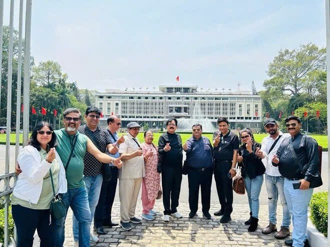 Touristes indiens visitant le palais de la Réunification, à Hô Chi Minh-Ville. Photo: VNA palais-de-lindependance.jpg