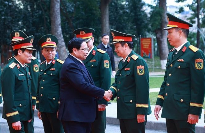 Le Premier ministre Pham Minh Chinh en visite à l’Université de médecine militaire du Vietnam. Photo : VNA pham-minh-chinh-mededins-militaires.jpg