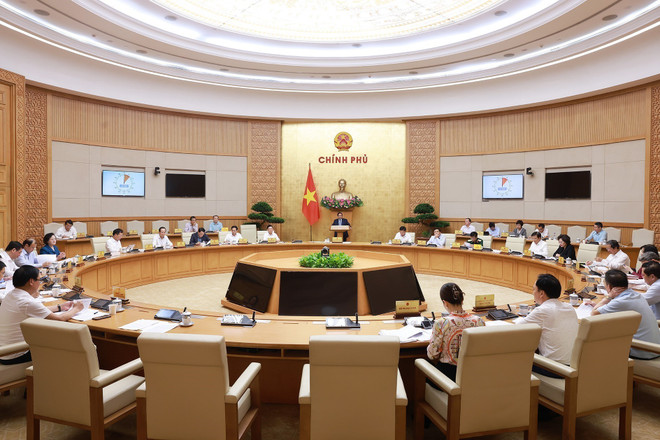 Vue d’ensemble de la réunion pour évaluer les résultats du fonctionnement du modèle d’administration locale à deux niveaux. Photo : VNA reunion.jpg