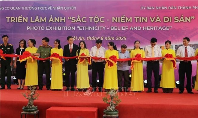 Inauguration de l’exposition, à Dà Nang, le 15 août. Photo : VNA expo-da-nang-vna.jpg
