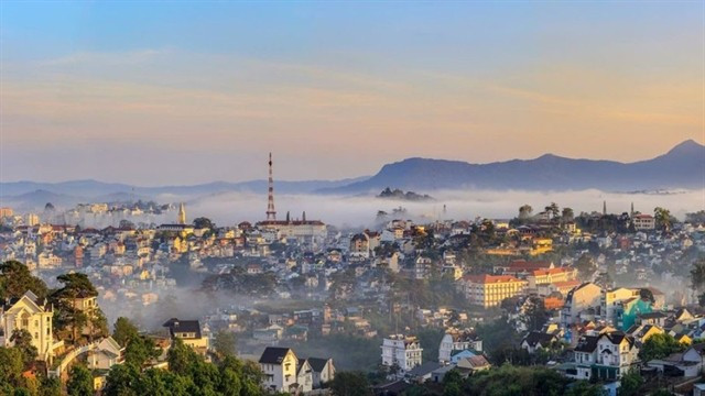 Vue aérienne de Dà Lat, dans la province de Lâm Dông, sur les Hauts Plateaux du Centre. Photo : Internet da-lat-internet.jpg