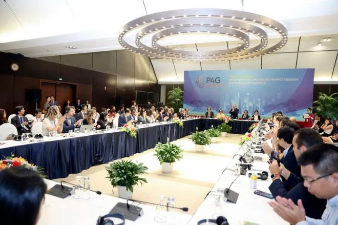 La session de discussion au niveau ministériel sur le thème "Innovation financière et stratégie de mobilisation des capitaux pour une croissance verte mondiale". Photo: VGP innovation-financiere-et-strategie-de-mobilisation-des-capitaux-pour-une-croissance-verte-mondiale.jpg