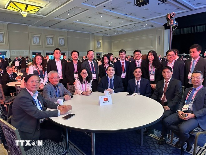 Une délégation vietnamienne conduite par le vice-ministre des Finances Cao Anh assiste à la séance plénière du Sommet d’investissement SelectUSA 2025 dans le Maryland, le 12 mai (heure locale). Photo : VNA cao-anh.jpg