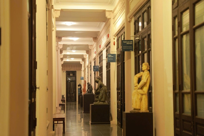 Dans un espace d'exposition du Musée des beaux-arts du Vietnam. Photo: baovanhoa.vn musee-des-beaux-arts-du-vietnam.jpg