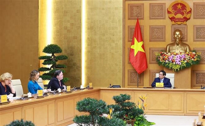 Le Premier ministre Pham Minh Chinh recevant l’ambassadeur des États-Unis au Vietnam, Marc Evans Knapper. Photo: VNA le-premier-ministre-pham-minh-chinh-marc-evans-knapper.jpg