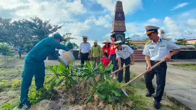 Plantation d’arbres sur l’île de Da Tây en 2025. Photo : congthuong.vn plantation-darbres-sur-lile-de-da-tay.jpg