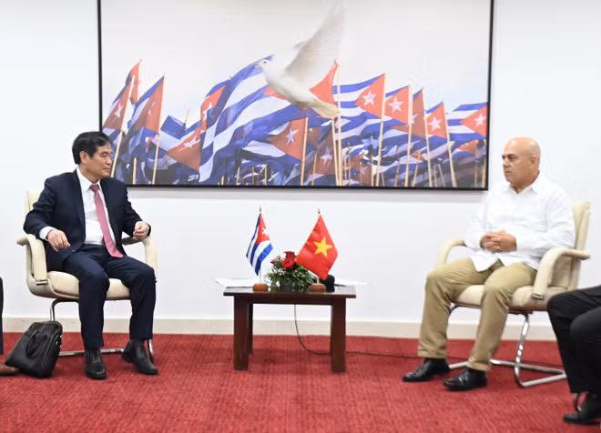 roberto-morales-ojeda-phan-xuan-thuy.jpg