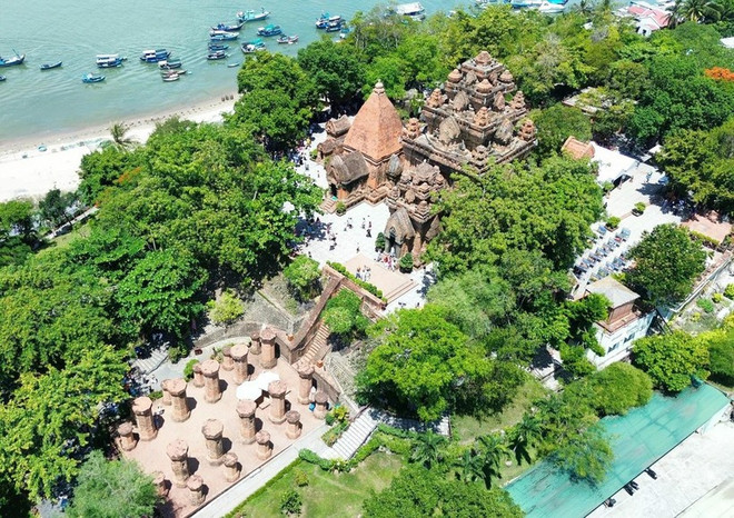 Tours de Pô Nagar. Photo: VNA tours-de-po-nagar.jpg