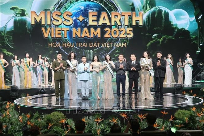 La soirée de conte de fées de la gagnante Ngô Thi Trâm Anh. Photo: VNA miss-earth-vietnam-vna.jpg
