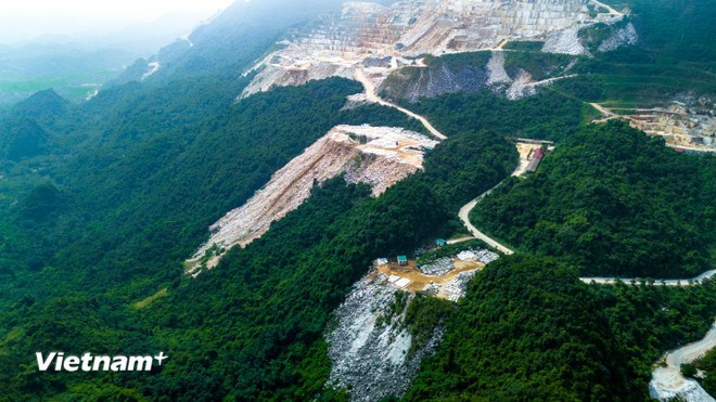 Développer la science et la technologie pour éviter la perte et le gaspillage des ressources minérales. Photo : VietnamPlus ressources-naturelles.jpg