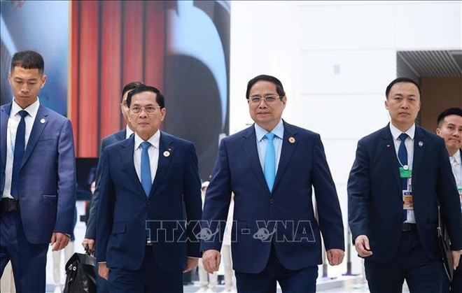 Le Premier ministre vietnamien Pham Minh Chinh arrive à la 16e réunion annuelle des nouveaux champions du Forum économique mondial (FEM) à Tianjin, en Chine. Photo : VNA pham-minh-chinh-fem.jpg