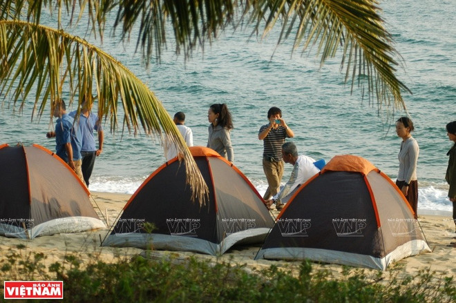 Camping sur la plage Bai Chong. Photo : VNP camping-sur-la-plage-bai-chong.jpg