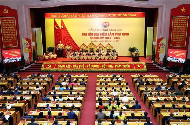 Séance de clôture du du 18e Congrès du Parti de la province de Lang Son pour le mandat 2025-2030. Photo: VNA congres-lang-son.jpg