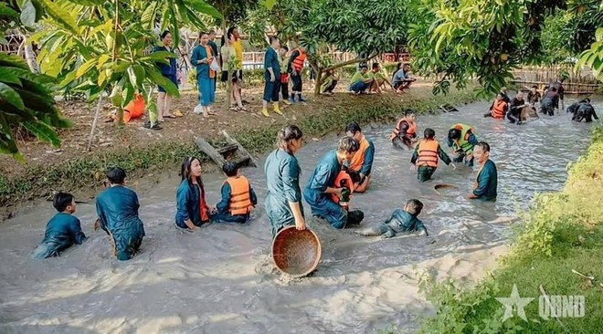 Le delta du Mékong est une destination touristique prisée grâce à la richesse de ses ressources culturelles et naturelles. Source : qdnd.vn delta-du-mekong-touristes.jpg