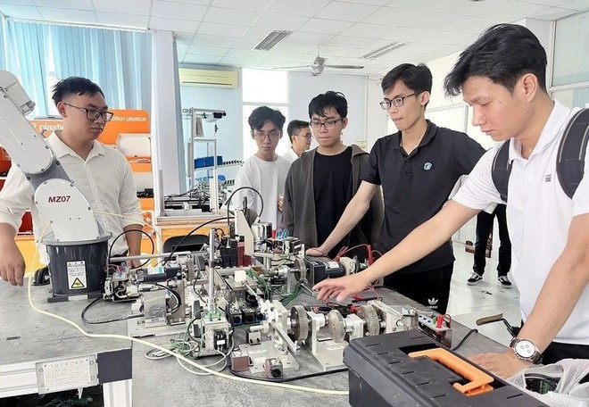 Les institutions, les ressources humaines, les infrastructures, les données et les technologies stratégiques constituent le contenu central et essentiel. Photo : VNA science-technologie-vna-2891.jpg