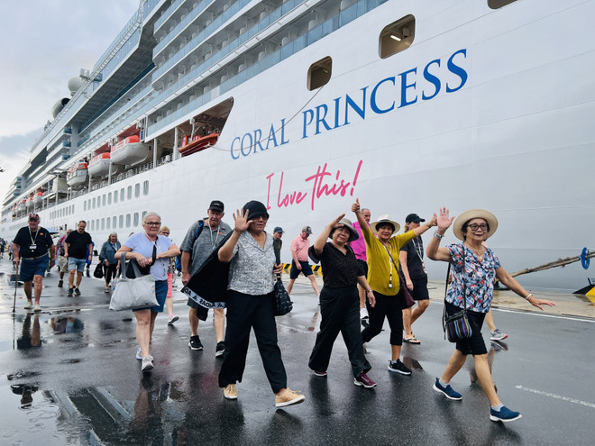 Les croisiéristes étrangers accostent à Nha Trang. Photo: baokhanhhoa.vn nha-trang-baokhanhhoavn.jpg