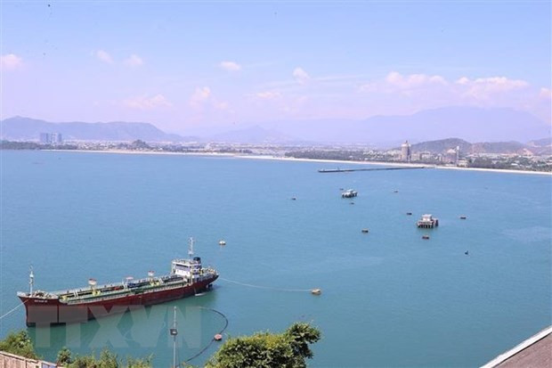 La construction du port en eau profonde de Liên Chiêu a commencé. Le port sera une base clé pour la logistique et les exportations de la zone franche de Dà Nang. Photo: VNA canglienchieu.jpg