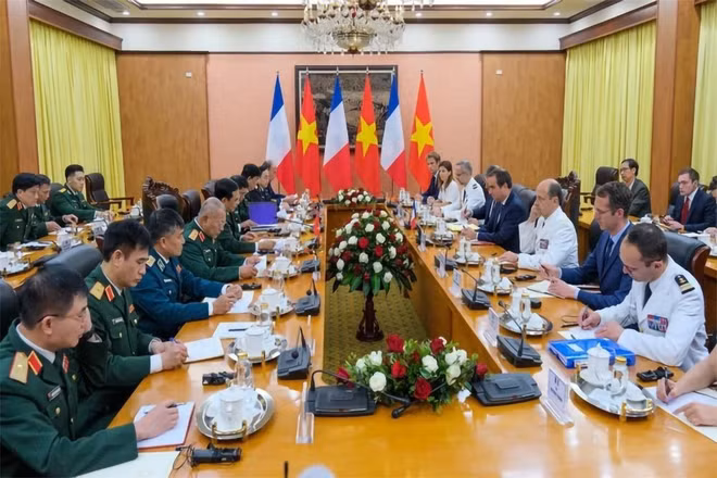 phan-van-giang-sebastien-lecornu.jpg