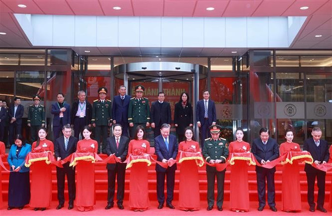 Le secrétaire général du Parti Tô Lâm inaugurant deux installations de l’Hôpital central militaire 108 à Hanoi. Photo: VNA secretaire-general-du-parti-to-lam.jpg
