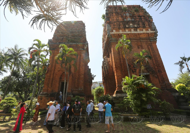 Les tours jumelles - témoignage de la beauté de l'ancienne architecture du Champa à Binh Dinh. Photo: VNP les-tours-jumelles.jpg