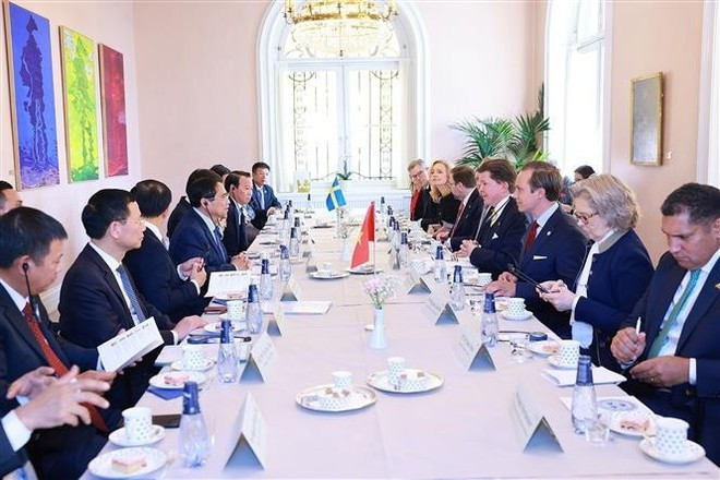 Le Premier ministre Pham Minh Chinh rencontre le président du Riksdag, Andreas Norlén, à Stockholm, le 12 juin. Photo : VNA pham-minh-chinh-andreas-norlen-vna.jpg