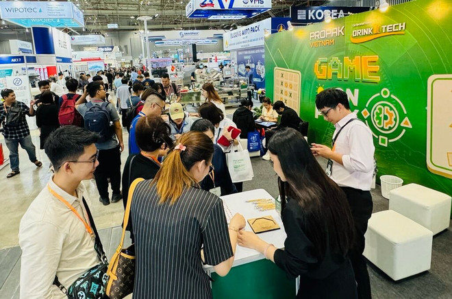 Les visiteurs lors des salons ProPak Vietnam 2025 et DrinkTech Vietnam 2025. Photo: CVN stand-du-salon.jpg