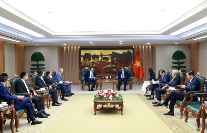Le Premier ministre Pham Minh Chinh (à droite) recevant le ministre israélien du Travail, le rabbin Yoav Ben Tzur, à Hanoi, le 21 mai. Photo : VNA pham-minh-chinh-yoav-ben-tzur-vna.jpg