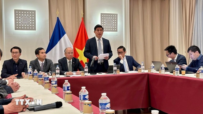 Le conseiller scientifique de l’ambassade du Vietnam en France, Trân Manh Hung, s'exprime lors de l'évément. Photo: VNA tran-manh-hung.jpg