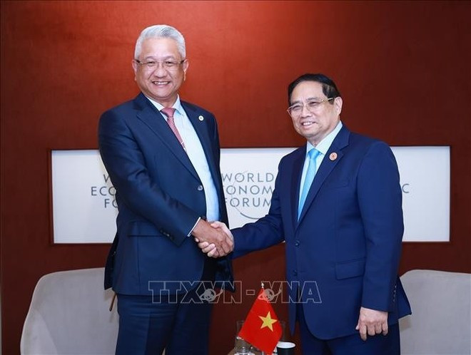 Le Premier ministre Pham Minh Chinh (à droite) reçoit Brand Cheng, président-directeur général de Foxconn Industrial Internet (FII), à Tianjin, le 25 juin. Photo : VNA brand-cheng.jpg